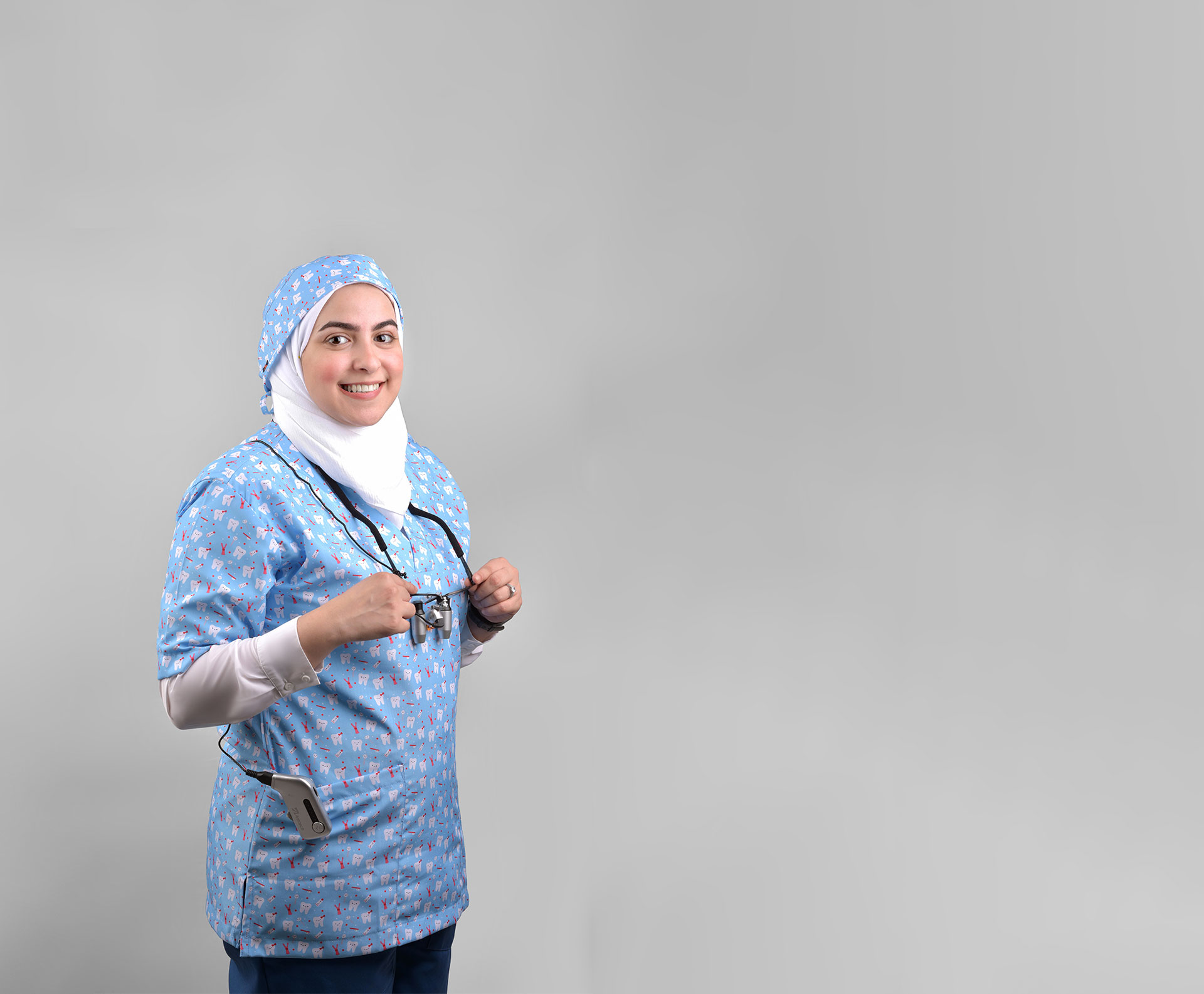 دكتور بشاير المنسي افضل دكتور اسنان في المنصورة