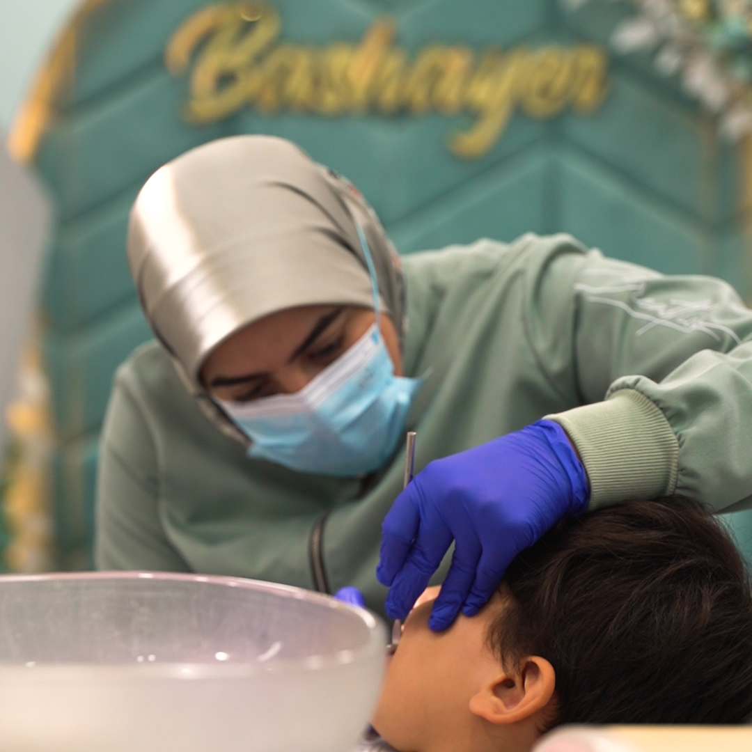 دكتور بشاير المنسي افضل دكتور اسنان في المنصورة